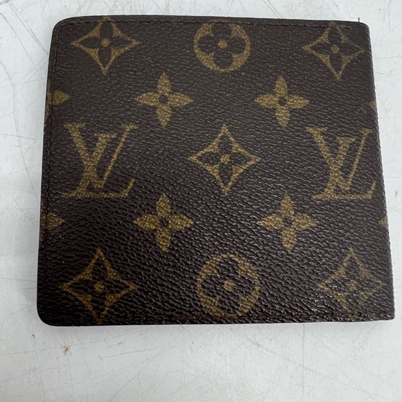 Louis Vuitton monogram bifold wallet - Picture 9 of 12